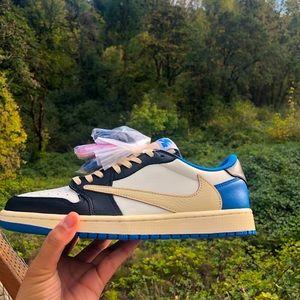 Air Jordan 1 Low Fragment Design x Travis Scott